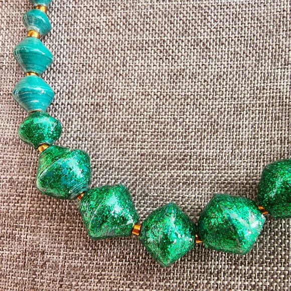 Teng Yue Emerald Green Glitter Paper Bead and Gold Bead Long Statement Necklace - Picture 2 of 8